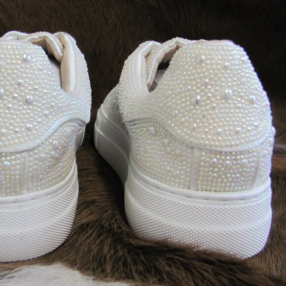 BETSEY JOHNSON BEADED SNEAKERS  NEW IN BOX (BOX NOT IN GOOD CONDITION)  SIZE 9.5 - Picture 13 of 16